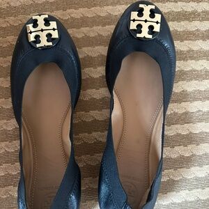 Tory Burch Claire Elastic Ballet Flat in Perfect Black/Gold